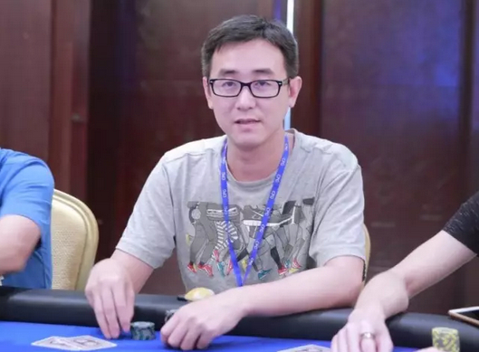 今天整天的比赛盛翀一直稳扎稳打进展的不错，已经积累了8万左右的记分牌。