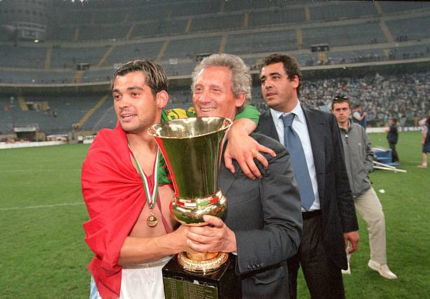 克拉尼奥蒂的第一座奖杯（左为康西卡奥）