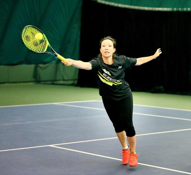 郑洁试打新球拍