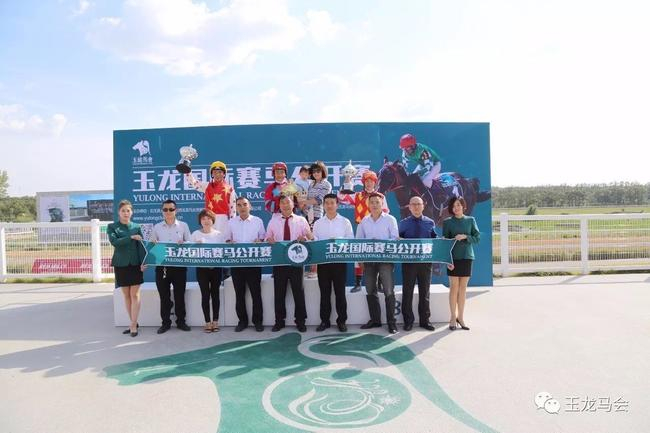 本场比赛颁奖嘉宾为：西安万邦农业集团董事长 万永利