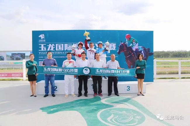 本场比赛颁奖嘉宾为：内蒙古卓资县总工会主席 温源