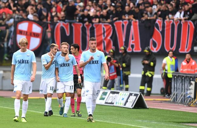 因莫比莱庆祝进球