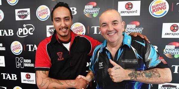 首次参加电视转播比赛的新西兰选手赫瑞维尼能与泰勒过招是莫大的荣幸