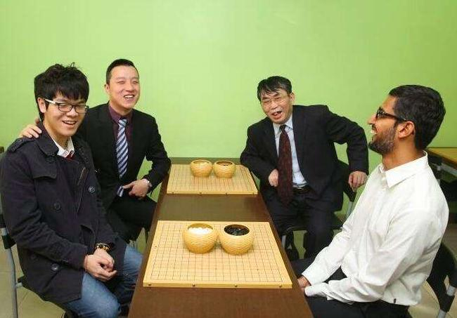 聂卫平柯洁在聂卫平围棋道场接待外国友人