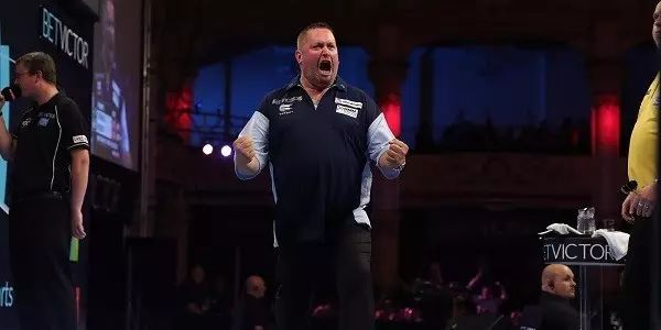 诺里斯与小黄人奇斯诺之战精彩纷呈