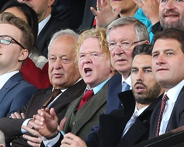 爵爷和好友观战