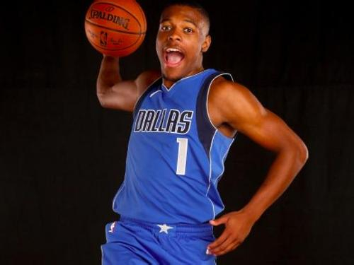 小牛新秀丹尼斯-史密斯