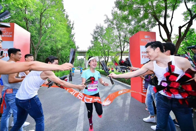 Brooks赞助跑者-闫蓓，获mini第一名