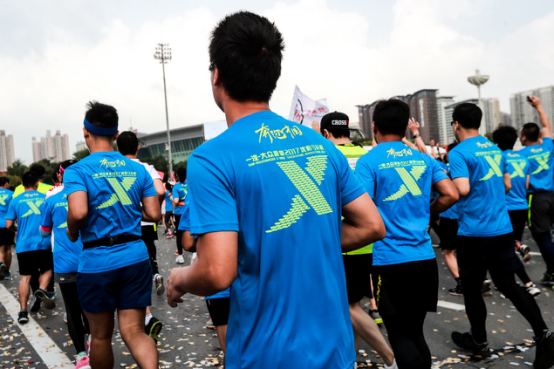无关距离远近，半马、10KM和迷你跑同样精彩。