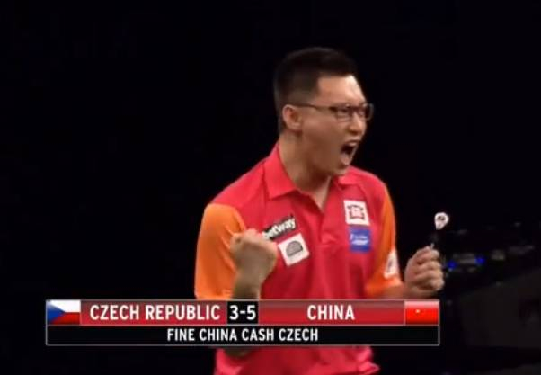 2016年PDC职业飞镖世界杯比赛中的刘元军