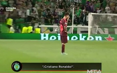 球迷向梅西喊C罗