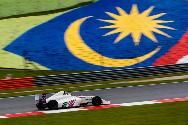 怪兽梦想车手曹卓东南亚F4首战豪夺三胜