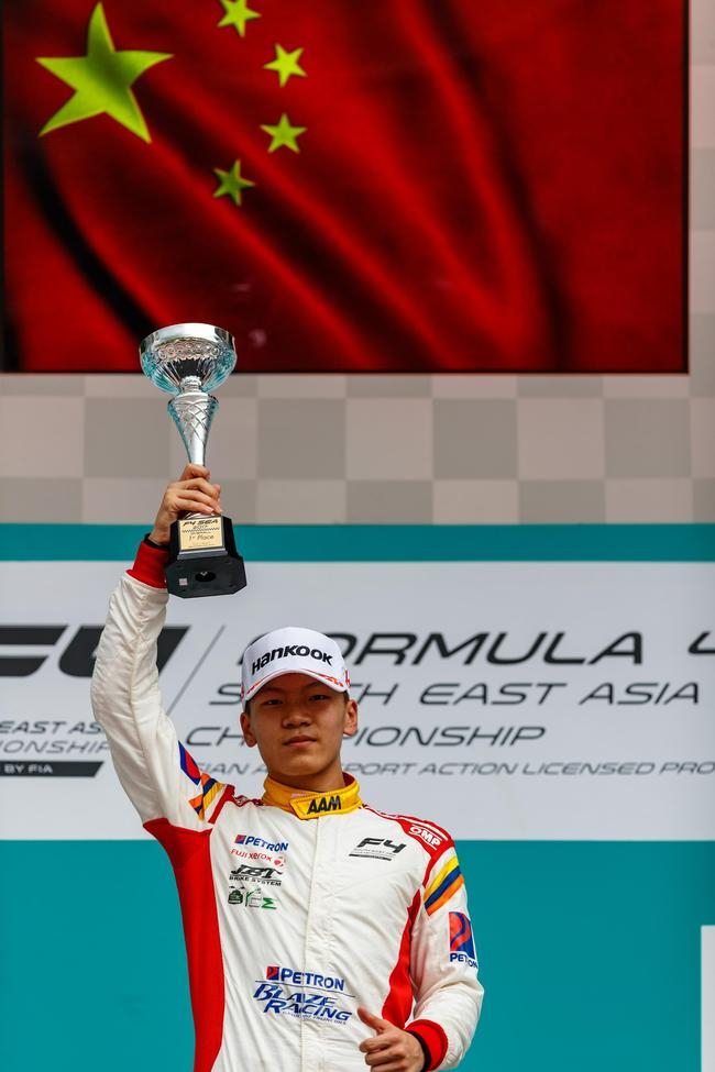 怪兽梦想车手曹卓东南亚F4首战豪夺三胜
