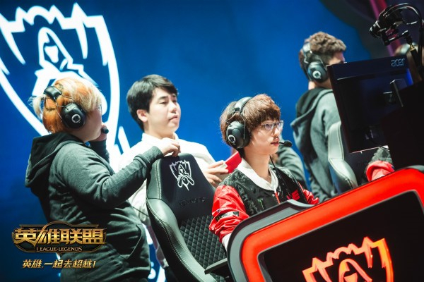 面对严峻的组内竞争，WE必须严阵以待