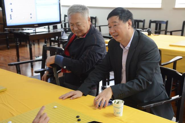 陈丹淮与俞斌在研究室观战