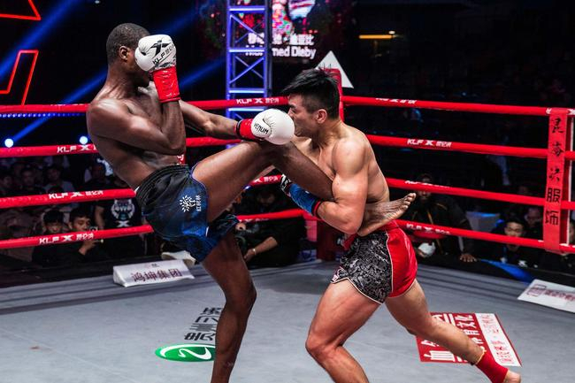 许永霸与迪亚比激战