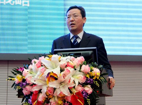 王平普通出当今各式体育行业大事件的现场