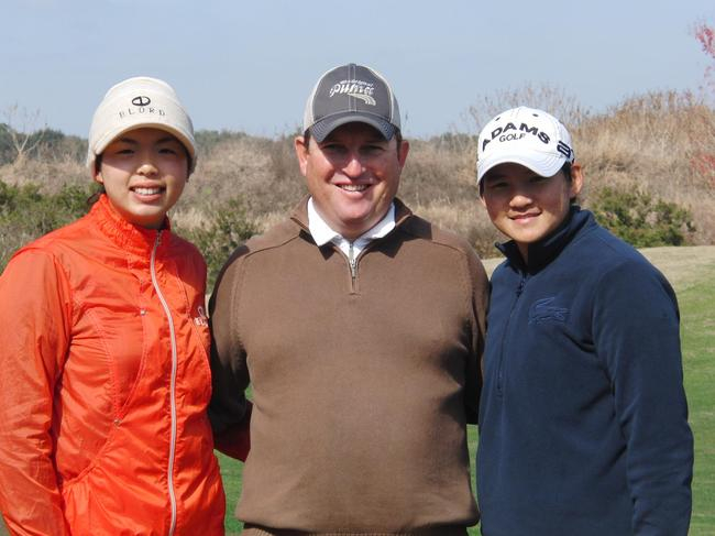 吉尔克里斯特与年轻时候的冯珊珊和曾雅妮