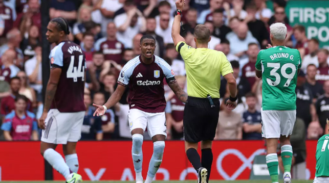 英超首輪維拉后衛孔薩染紅