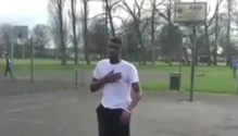 视频-真男人从不回头！这位老兄深得杨少侠精髓啊