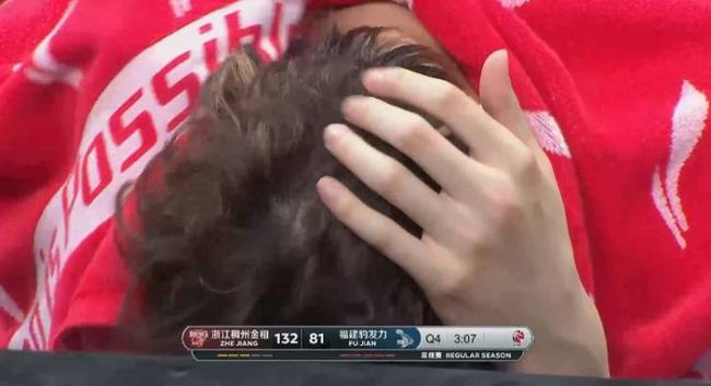 王哲林无颜面对镜头