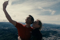 徒手攀爬台北大厦神人：没上保险 报酬少得尴尬