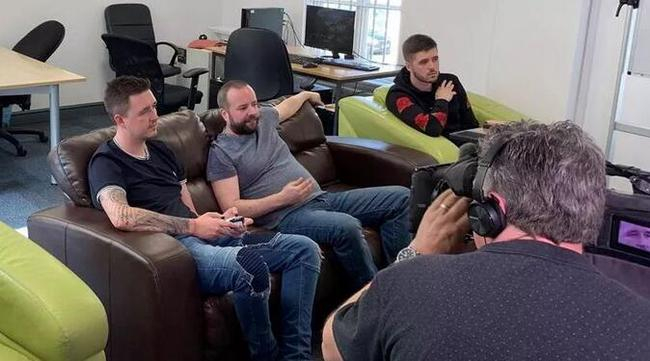 威尔逊在工作室试玩