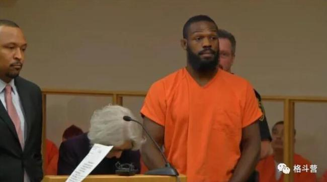 图为2016年琼斯出席肇事逃逸提审