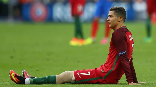 C罗决赛伤退，但葡萄牙仍然拿到了欧洲杯