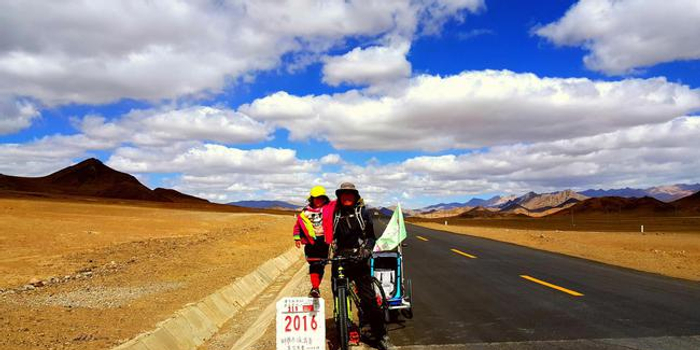 4岁女孩和爸爸骑行环游中国 4万余里路花费76