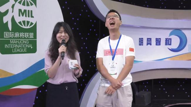 图：福建地区立直麻将组织者，本次赛事第四名陈达接受赛后采访