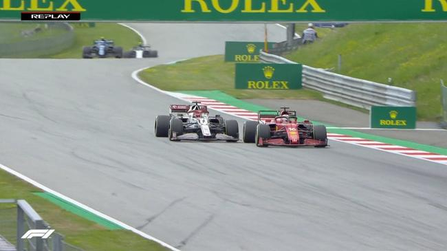 第42圈，勒克莱尔超越莱科宁时发生碰撞。