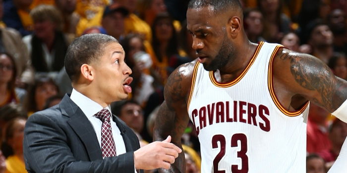 詹姆斯携手伦纳德保罗