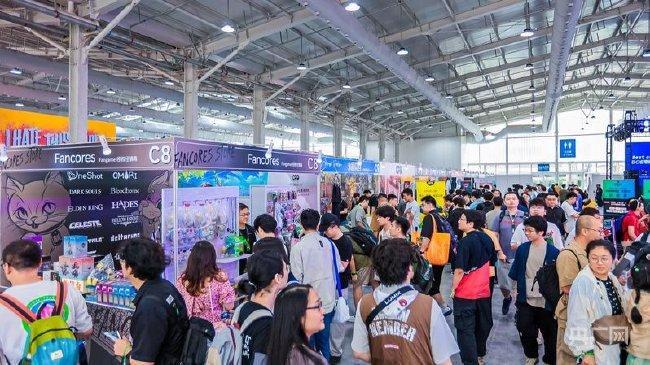活动现场人头攒动