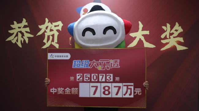 大奖得主领奖照