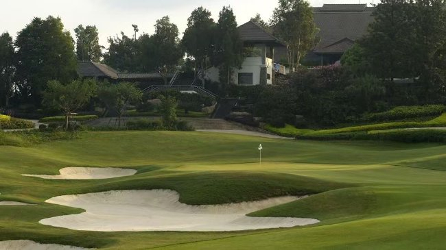 观澜湖高尔夫俱乐部的世界杯球场（照片来自尼克劳斯设计公司）