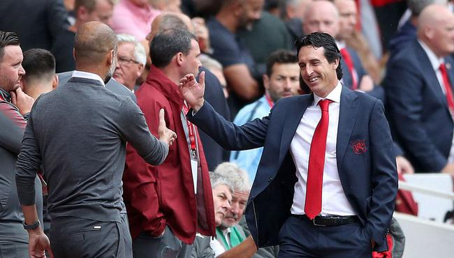 瓜迪奥拉和埃梅里赛前握手