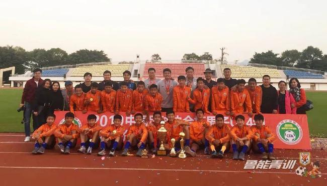 足球的第一内涵是快乐的