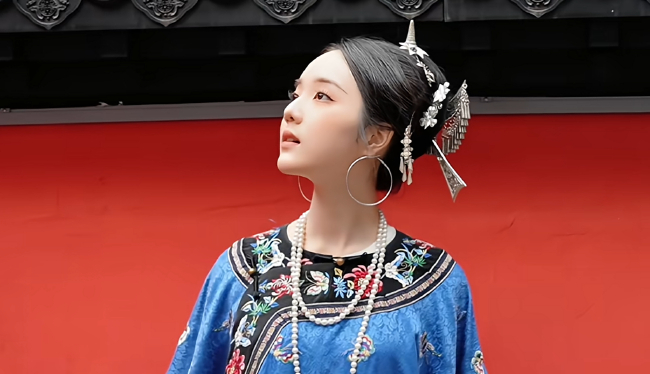 俞俐均三条簪造型