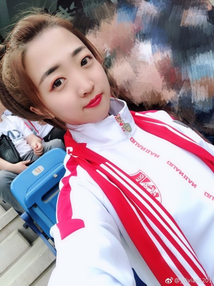 天津权健美女球迷Vivian