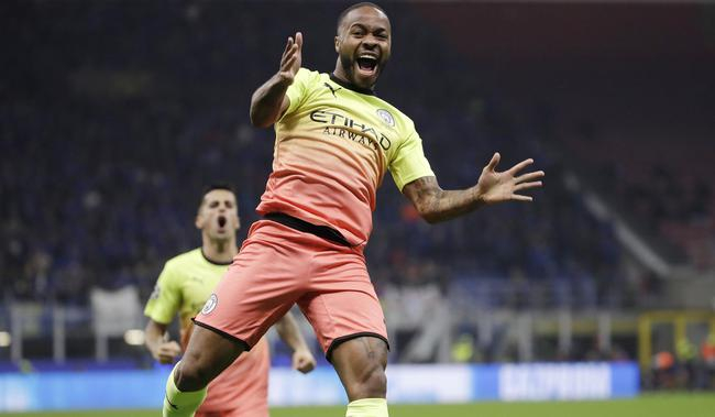 斯特林庆祝进球