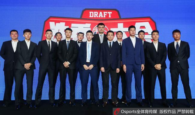 这是一张珍贵的合影