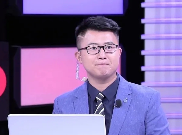 引起争议的解说员姚全
