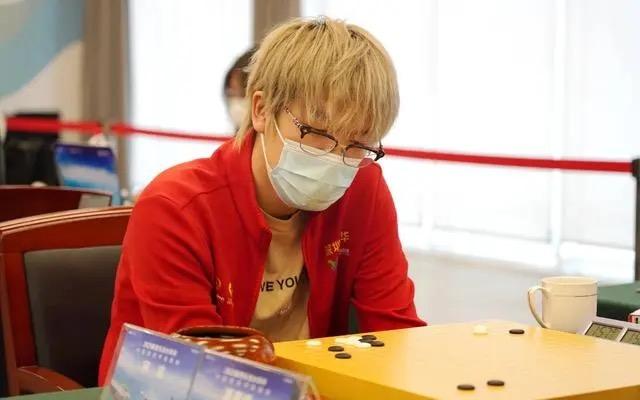 时隔十年后,柯洁再次得到围甲联赛冠军。 中国围棋协会供图