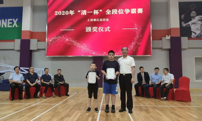 静安区围棋协会葛海金会长为5段组亚军、季军颁奖