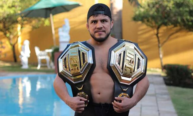 前UFC双量级冠军赛胡多在UFC249赛后突然宣布退役