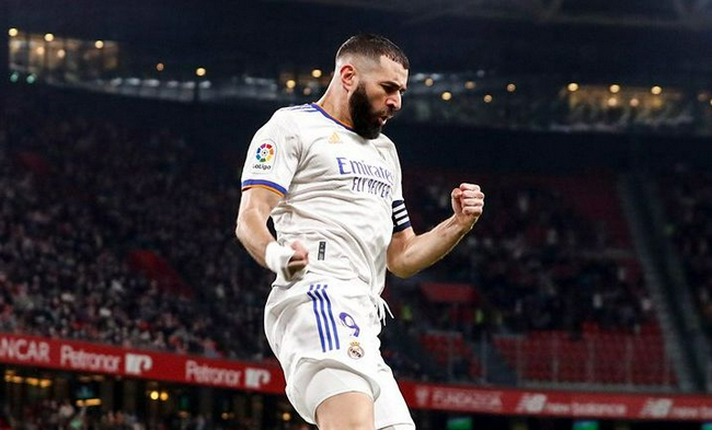 本泽马梅开二度