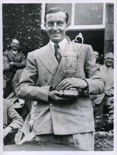 科顿与葡萄酒壶奖杯