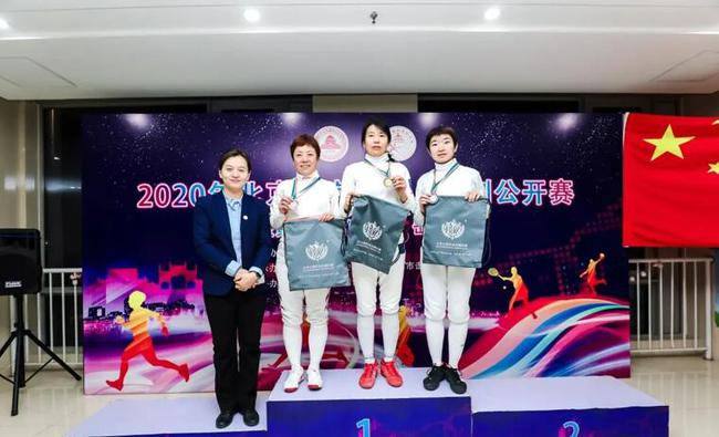 女子重剑前三名：夏丽梅、程音、吴志慧