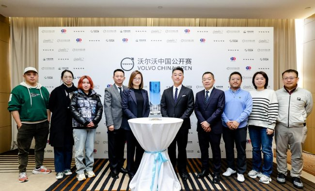 与会嘉宾和媒体合影